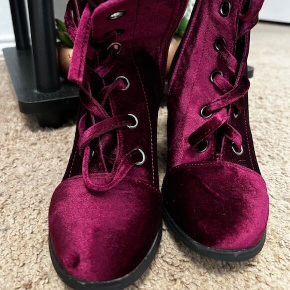 YOKI Kaylan cranberry velvety heeled boots, size 8.5 - Picture 2 of 9